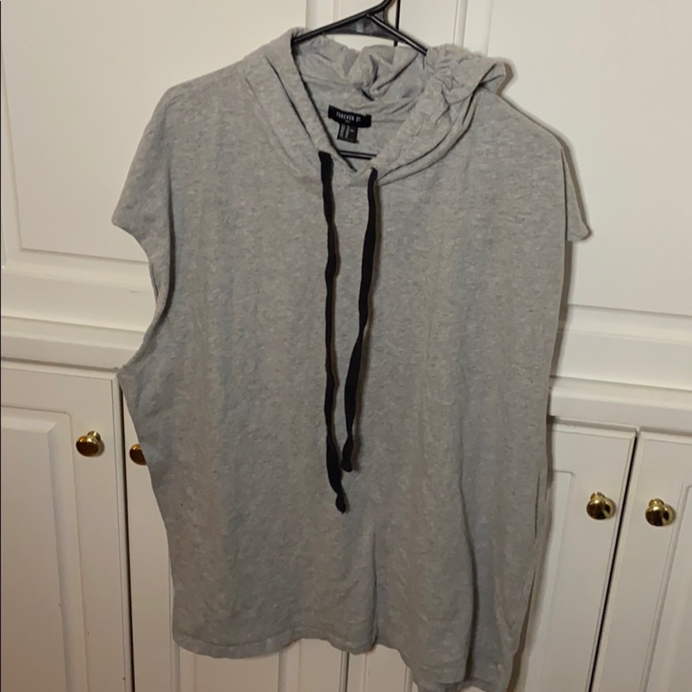 Hooded sleeveless tee